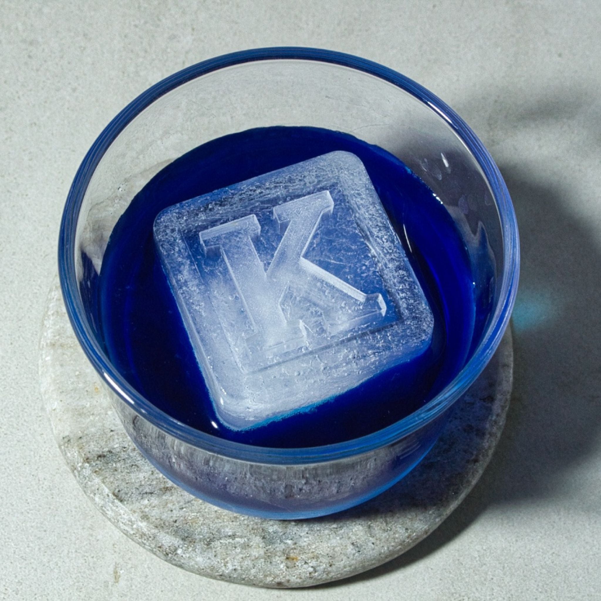 Charming pink ice cube tray with raised D lettering – for heartfelt custom gifting